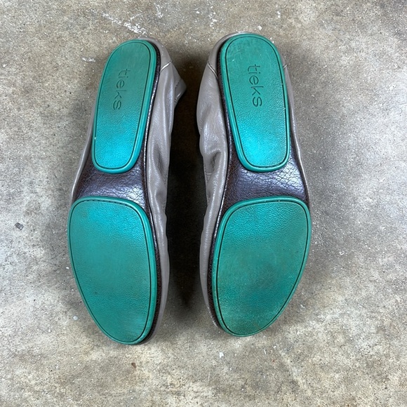 Tieks Tan Leather Ballet Flats 
Size: 9 - Picture 5 of 14